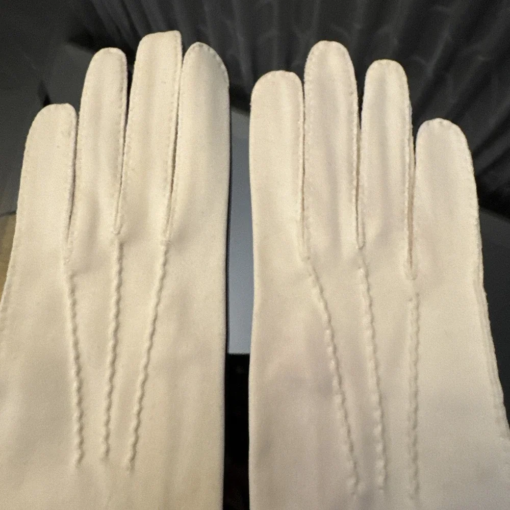 Vintage Gloria Ladies Gloves Ivory Straight Flared Edge W Packaging SZ 5.5/6